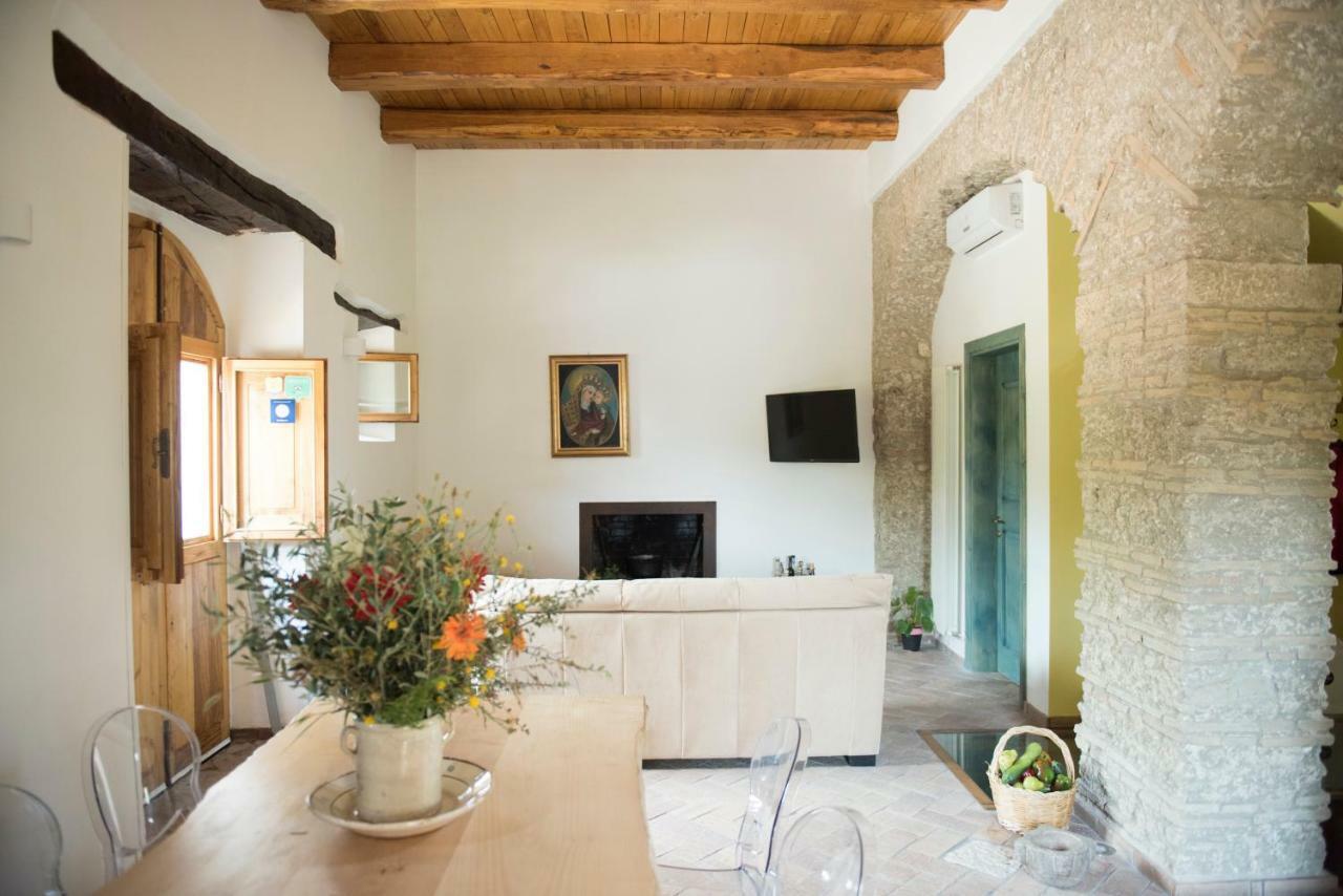 B&B Rifugio Tra Gli Ulivi Campagna Bagian luar foto