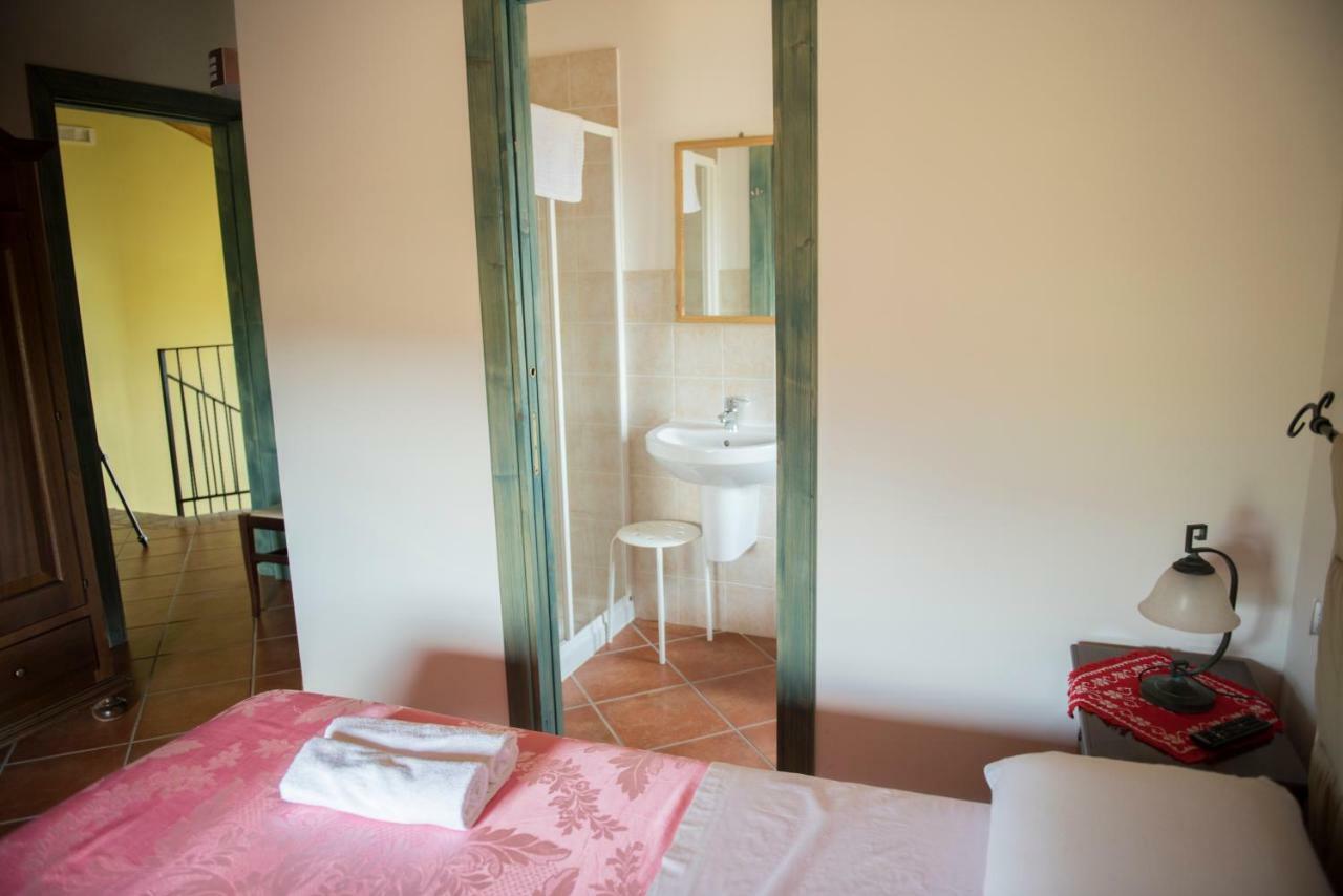 B&B Rifugio Tra Gli Ulivi Campagna Bagian luar foto